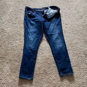 Universal Thread distressed Jeans size 18